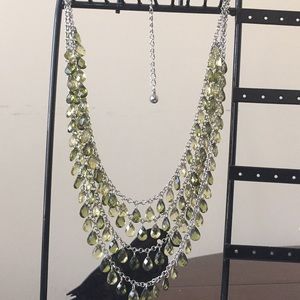 Beautiful necklace W/FREE MATCHING EARRINGS